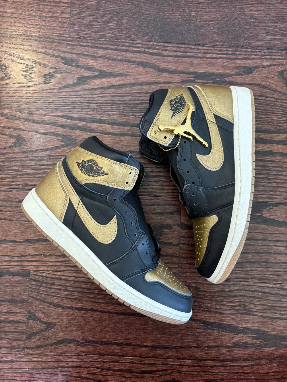 Air Jordan 1 Retro High OG Black Gold Men’s Sneakers Size 9 DZ5485-071 Shoes